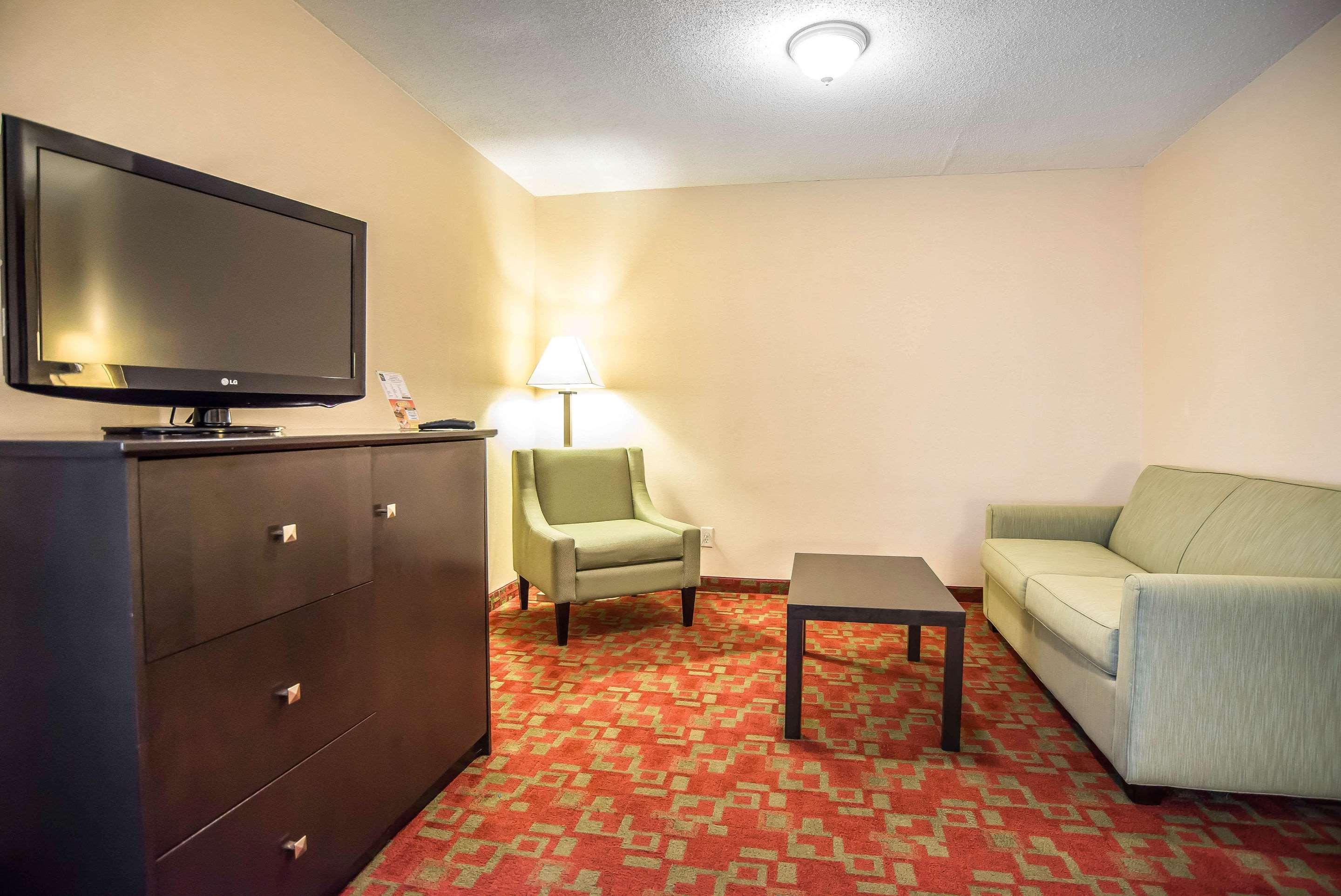 Queen Room Two Queen Beds Sofa Bed Non-Smoking