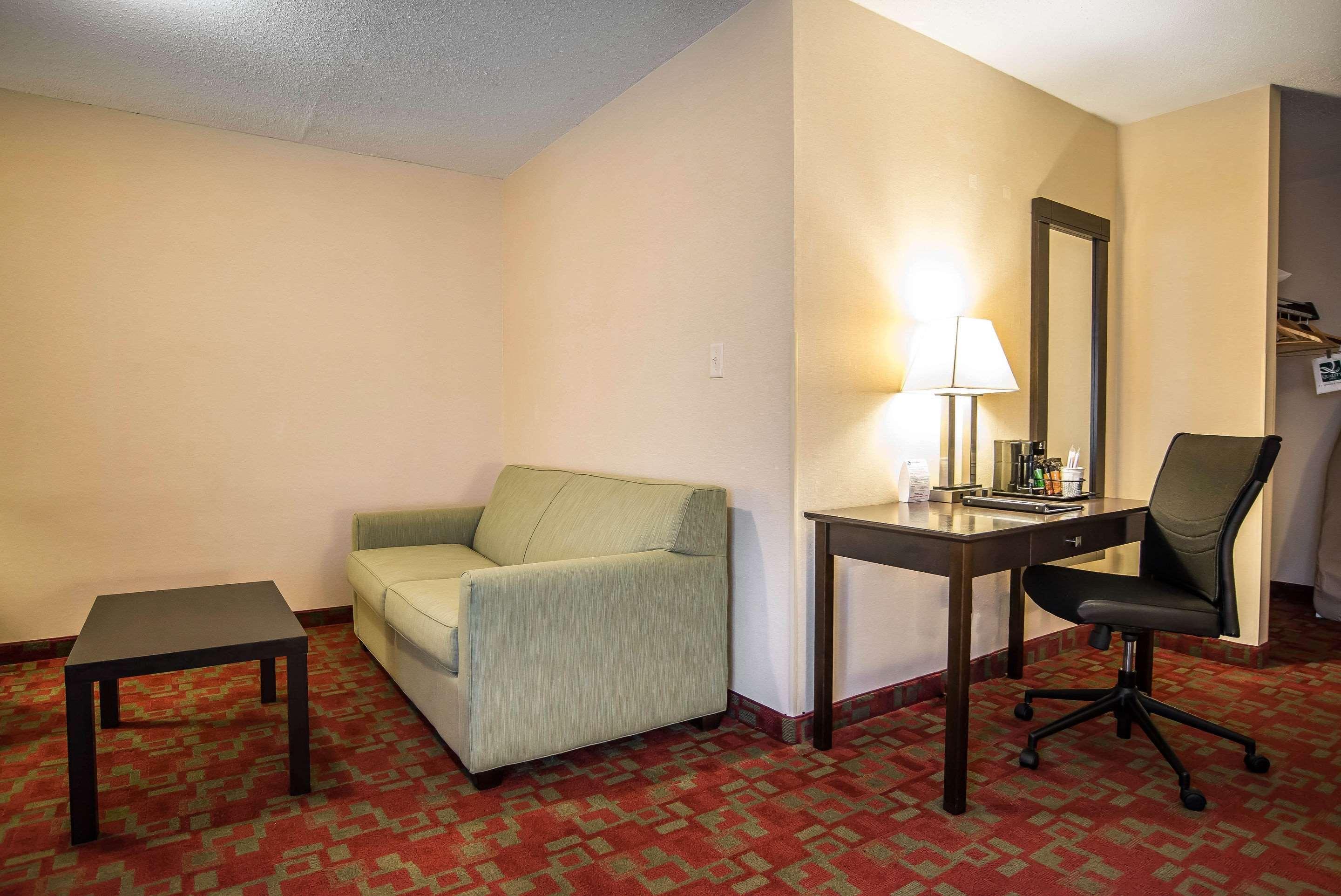 Queen Room Two Queen Beds Sofa Bed Non-Smoking