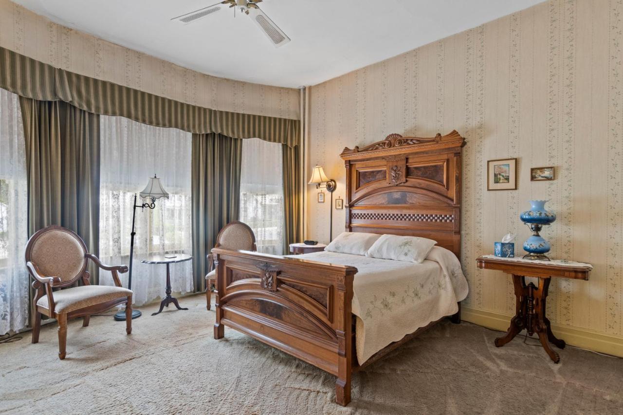 Double Room Private Bathroom