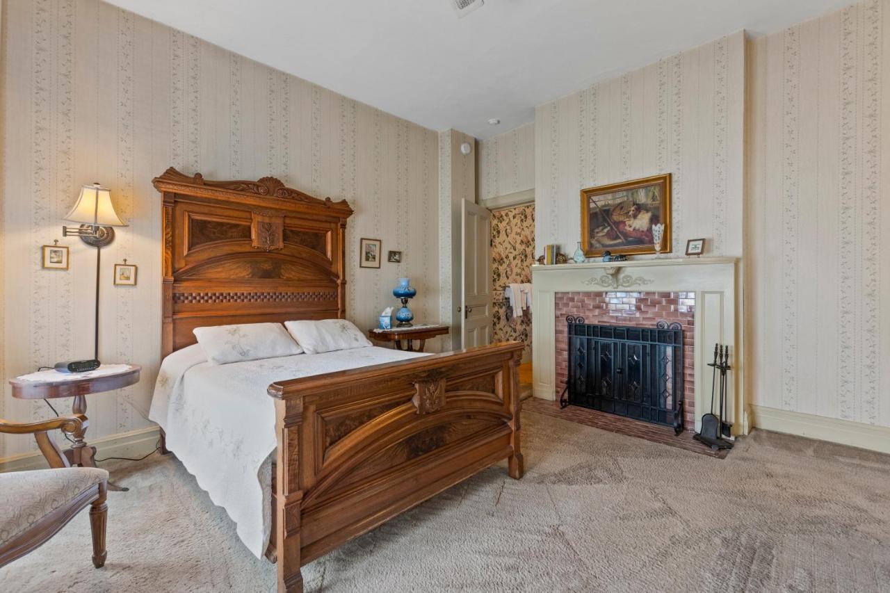 Double Room Private Bathroom