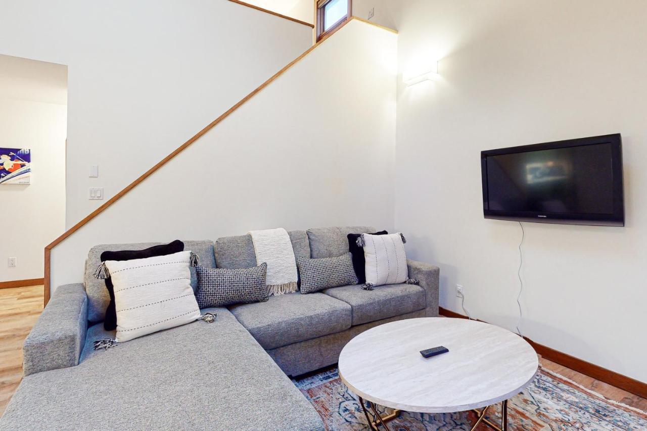 Two-Bedroom Apartment,1312972432:JPEG