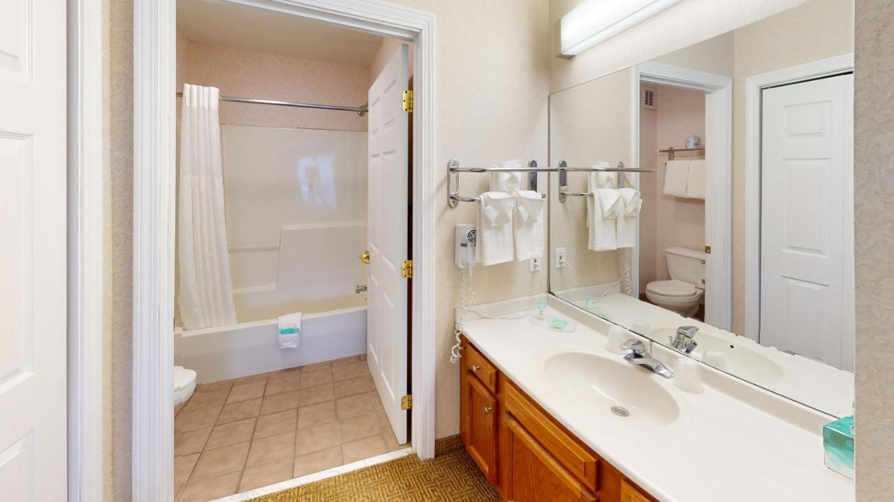 One-Bedroom King Suite