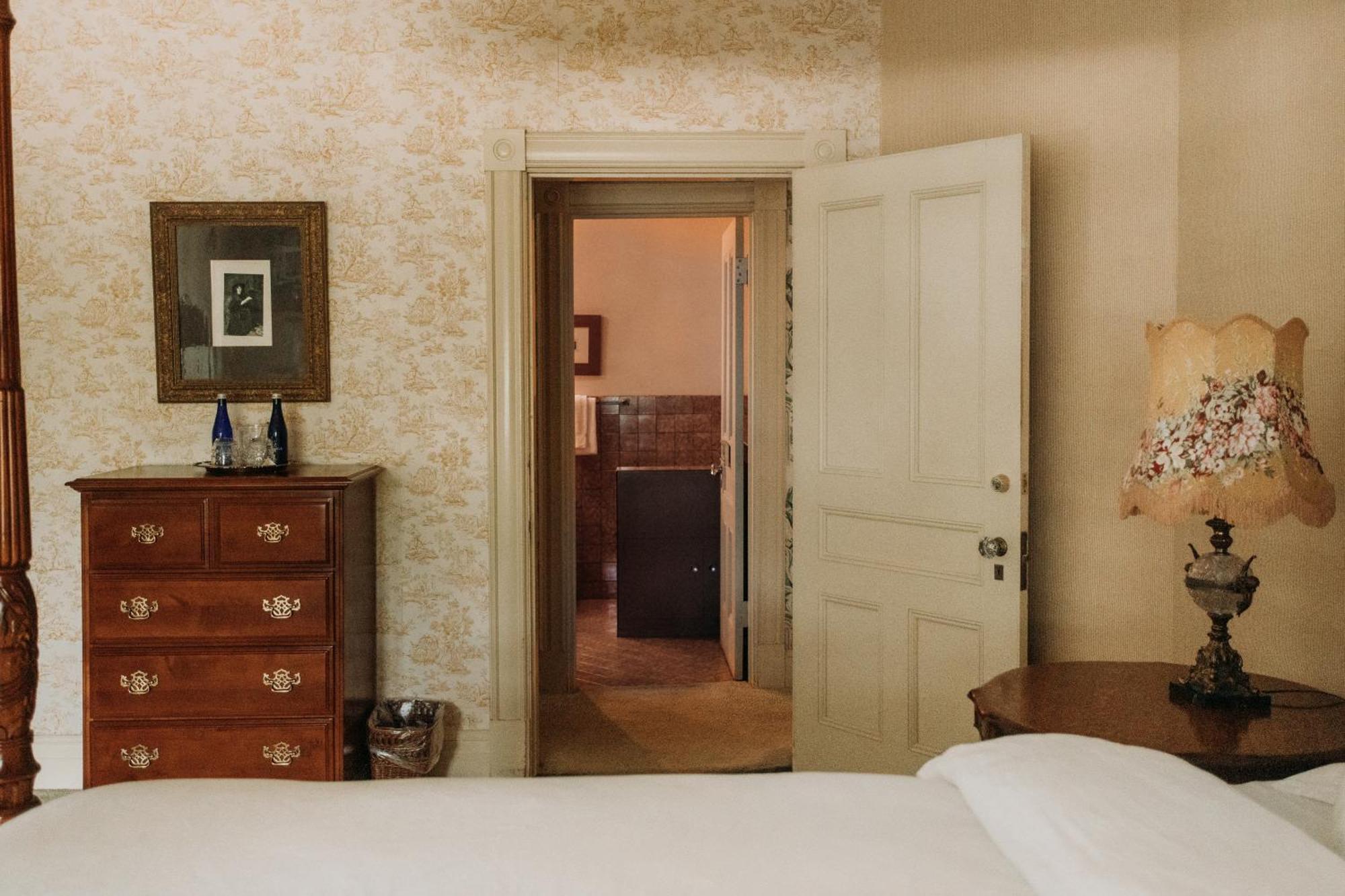 Deluxe King Suite