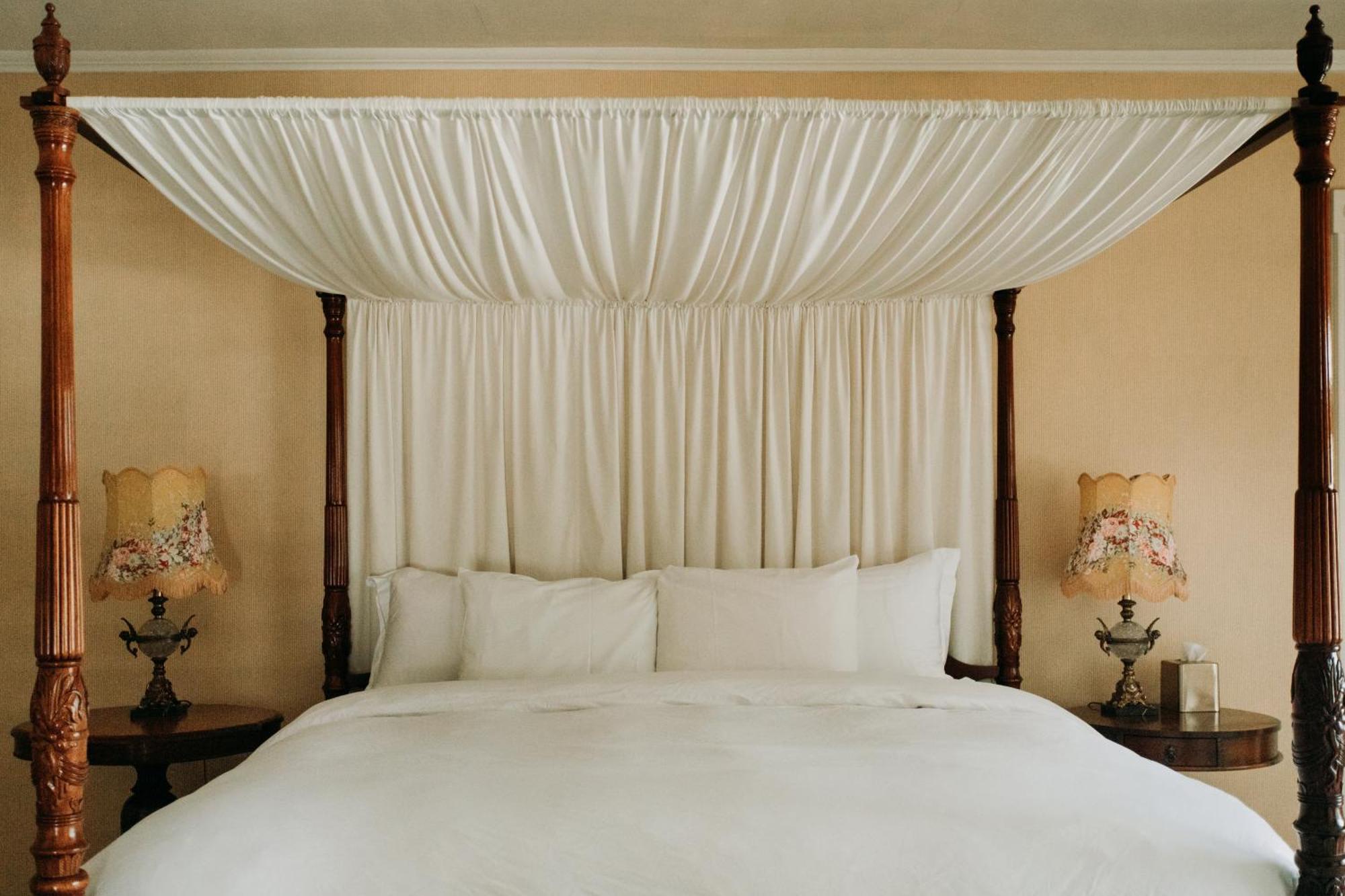 Deluxe King Suite