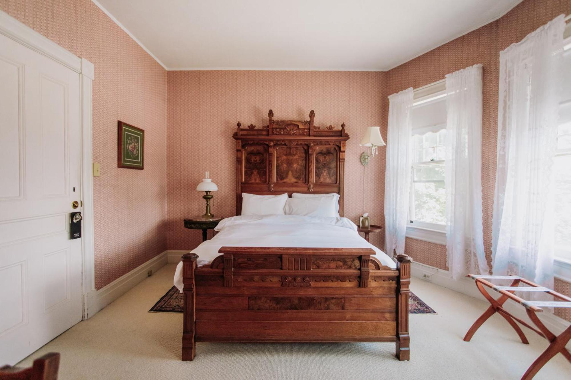 Double Room Private Bathroom