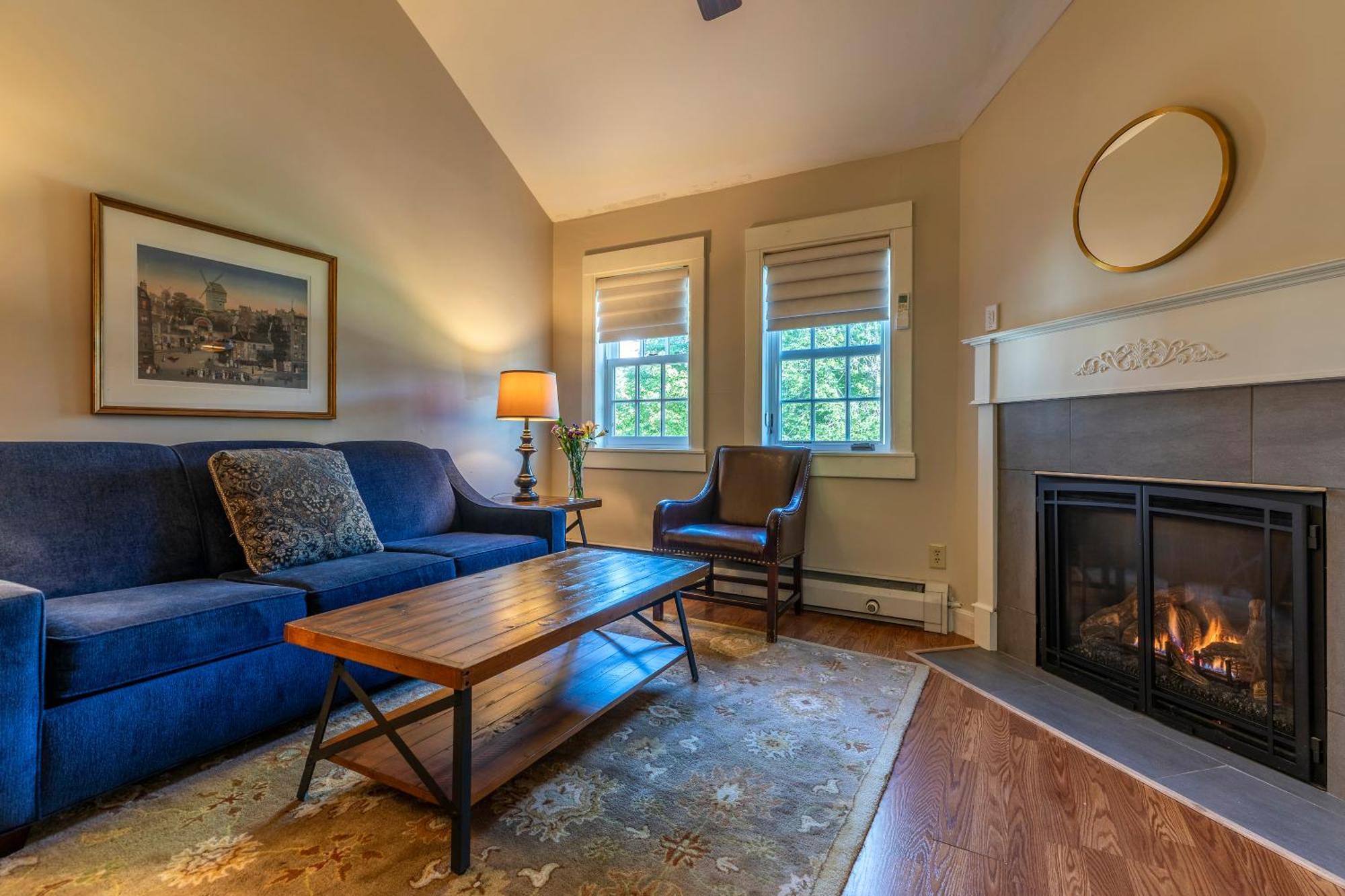 Deluxe Loft Queen,1639591061:JPEG