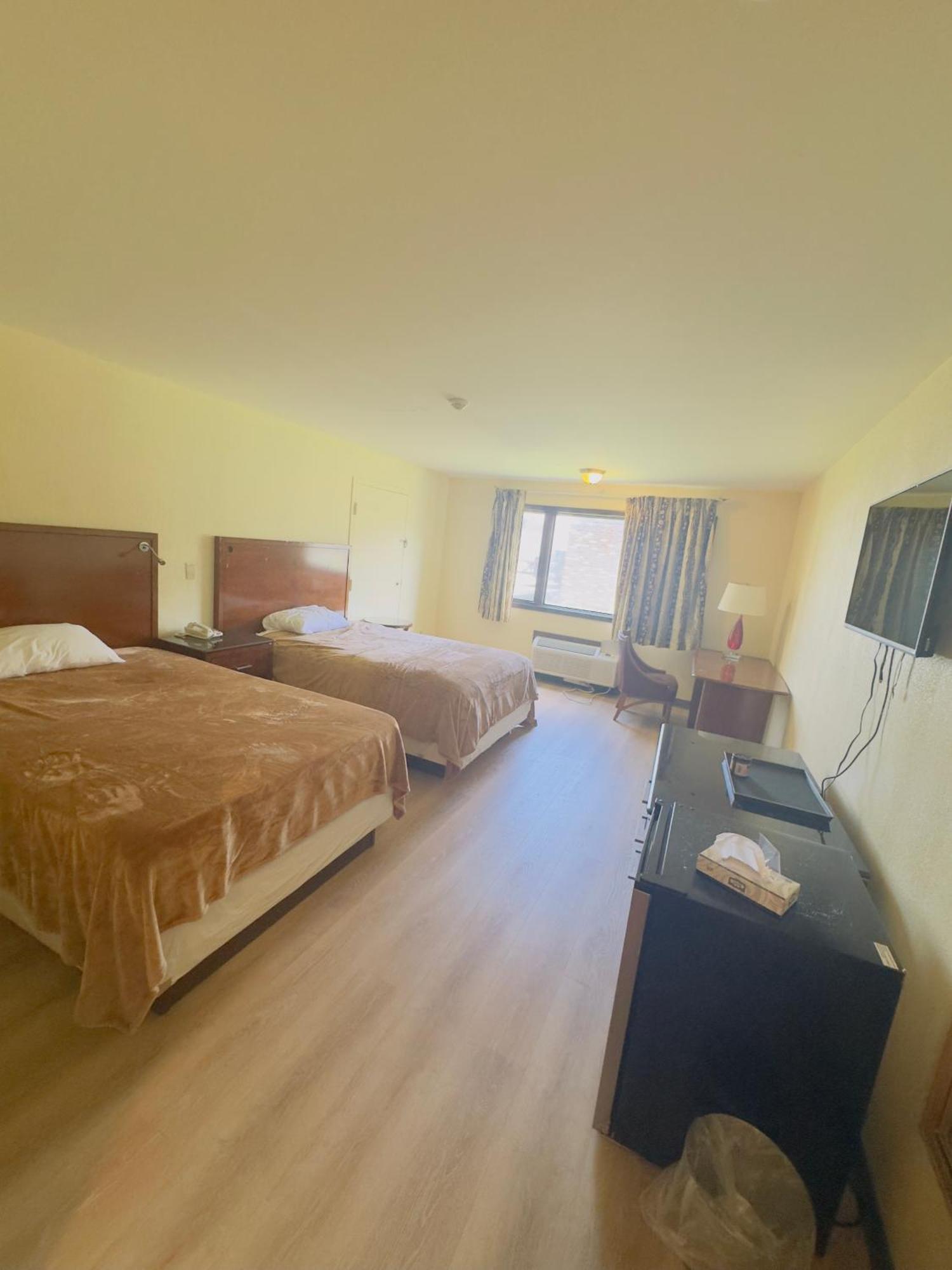 Double or Twin Room Private Bathroom