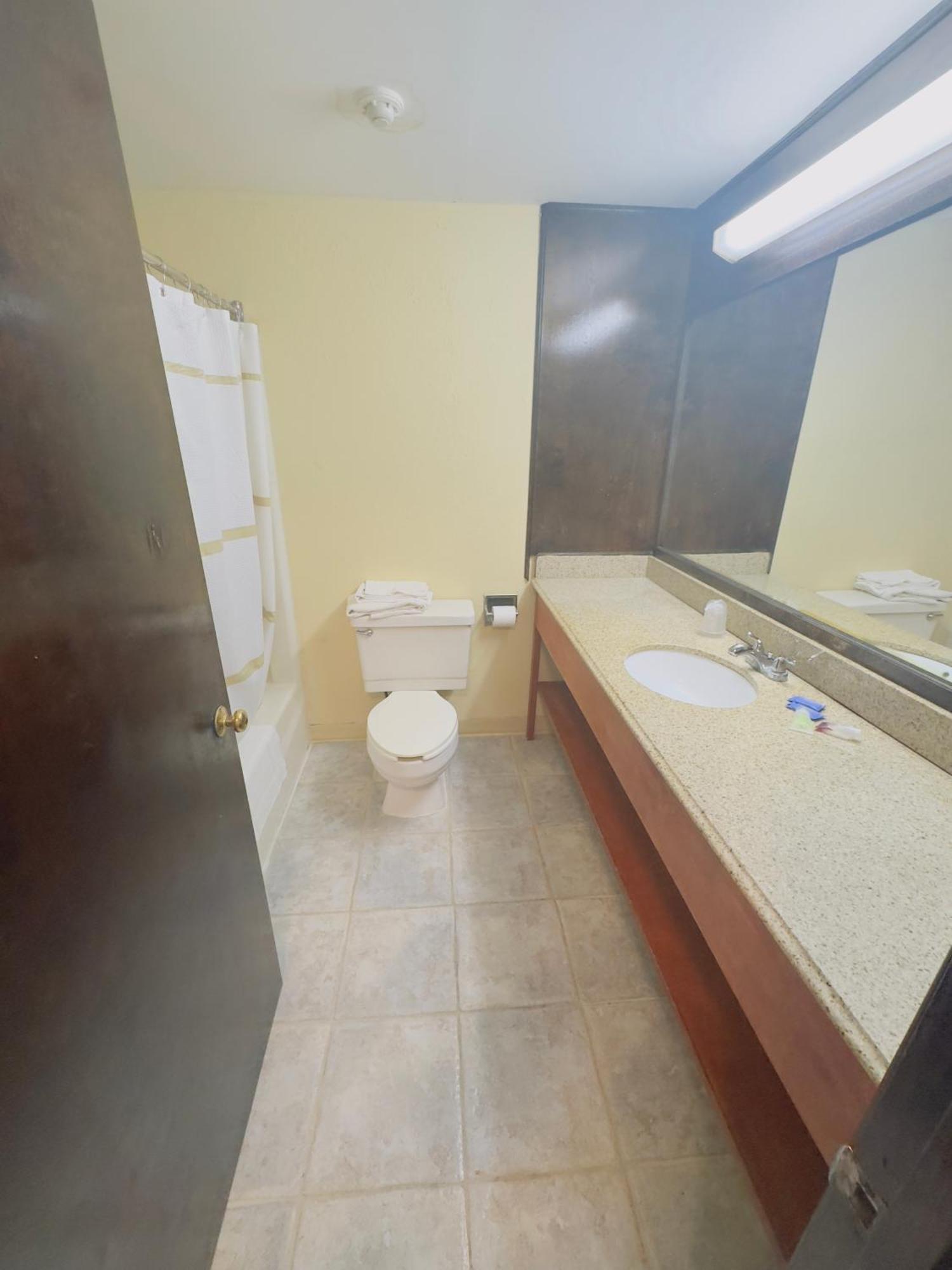 Double or Twin Room Private Bathroom