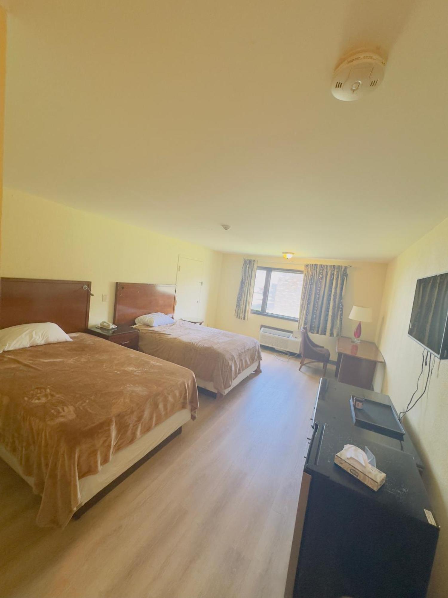 Double or Twin Room Private Bathroom