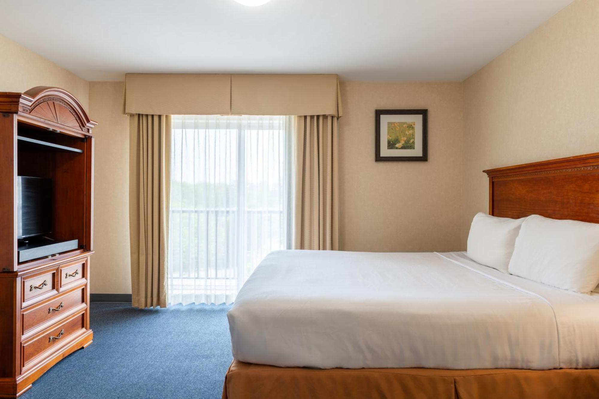 Deluxe King Suite