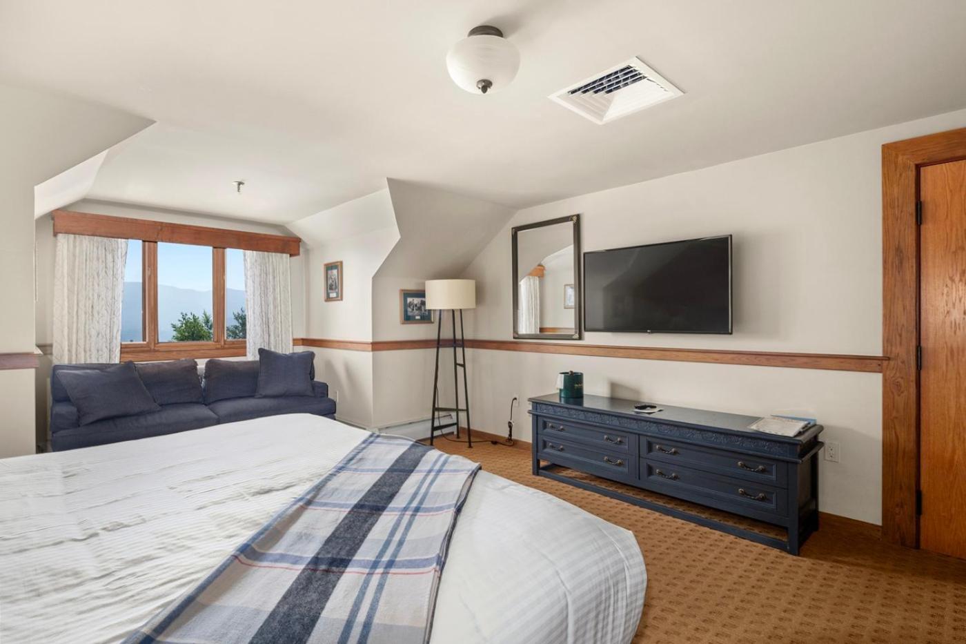 Hallstat Loft King