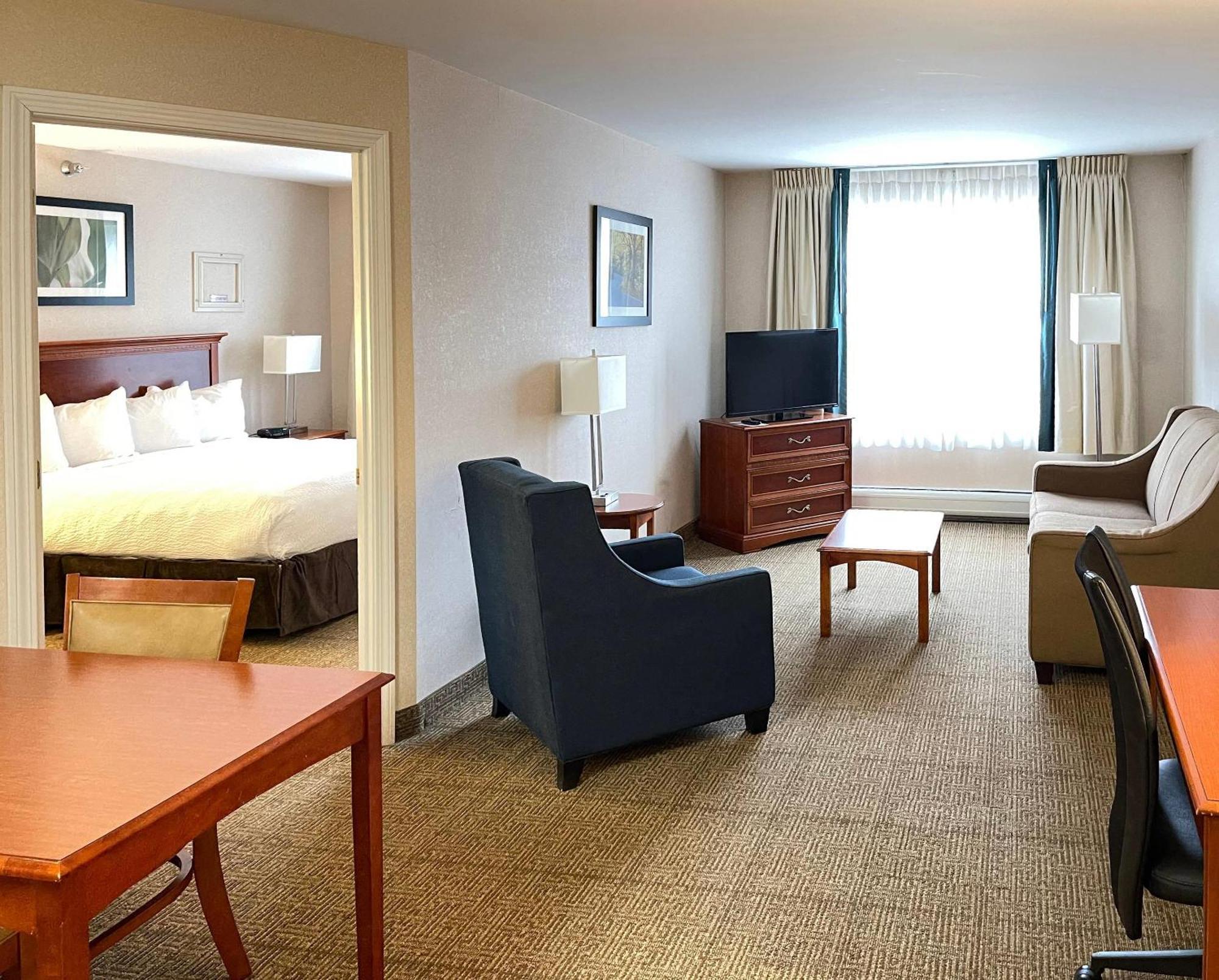 One-Bedroom King Suite