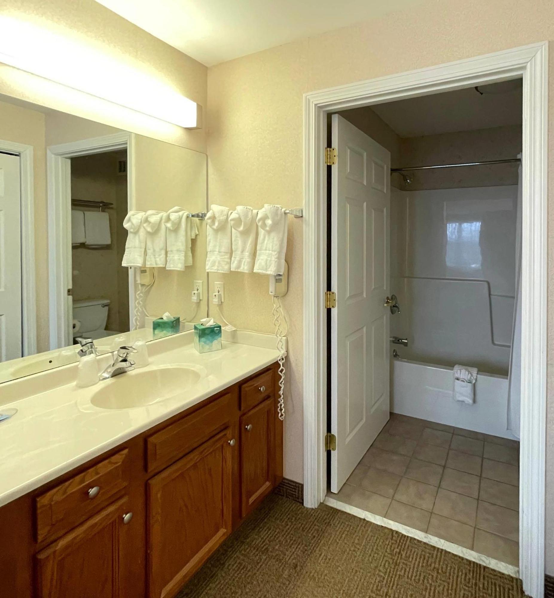 One-Bedroom King Suite