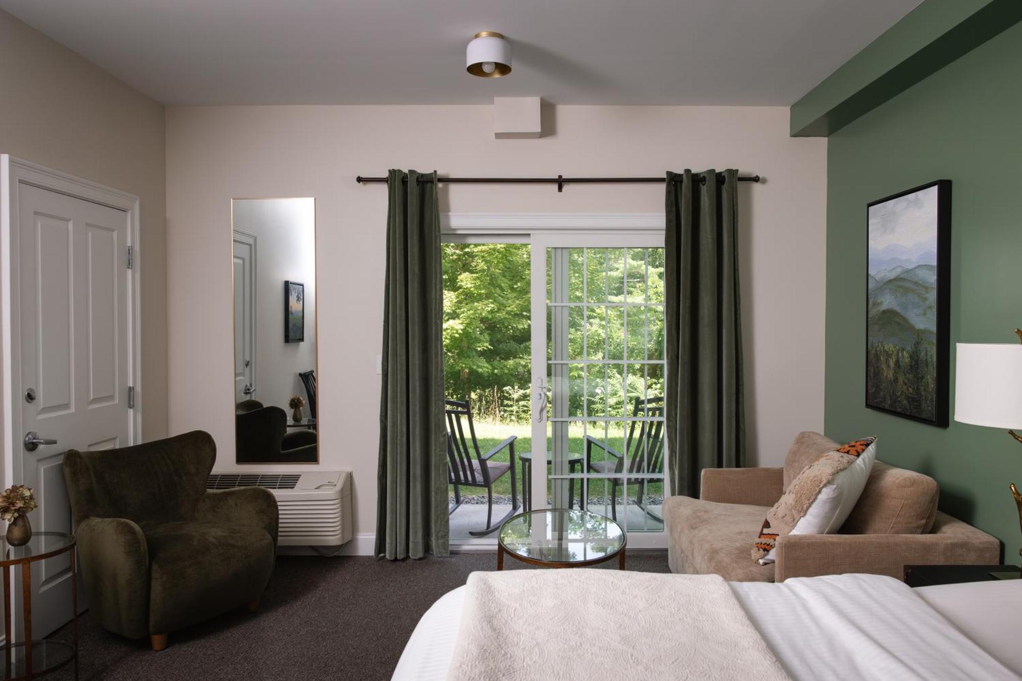Courtyard King Room