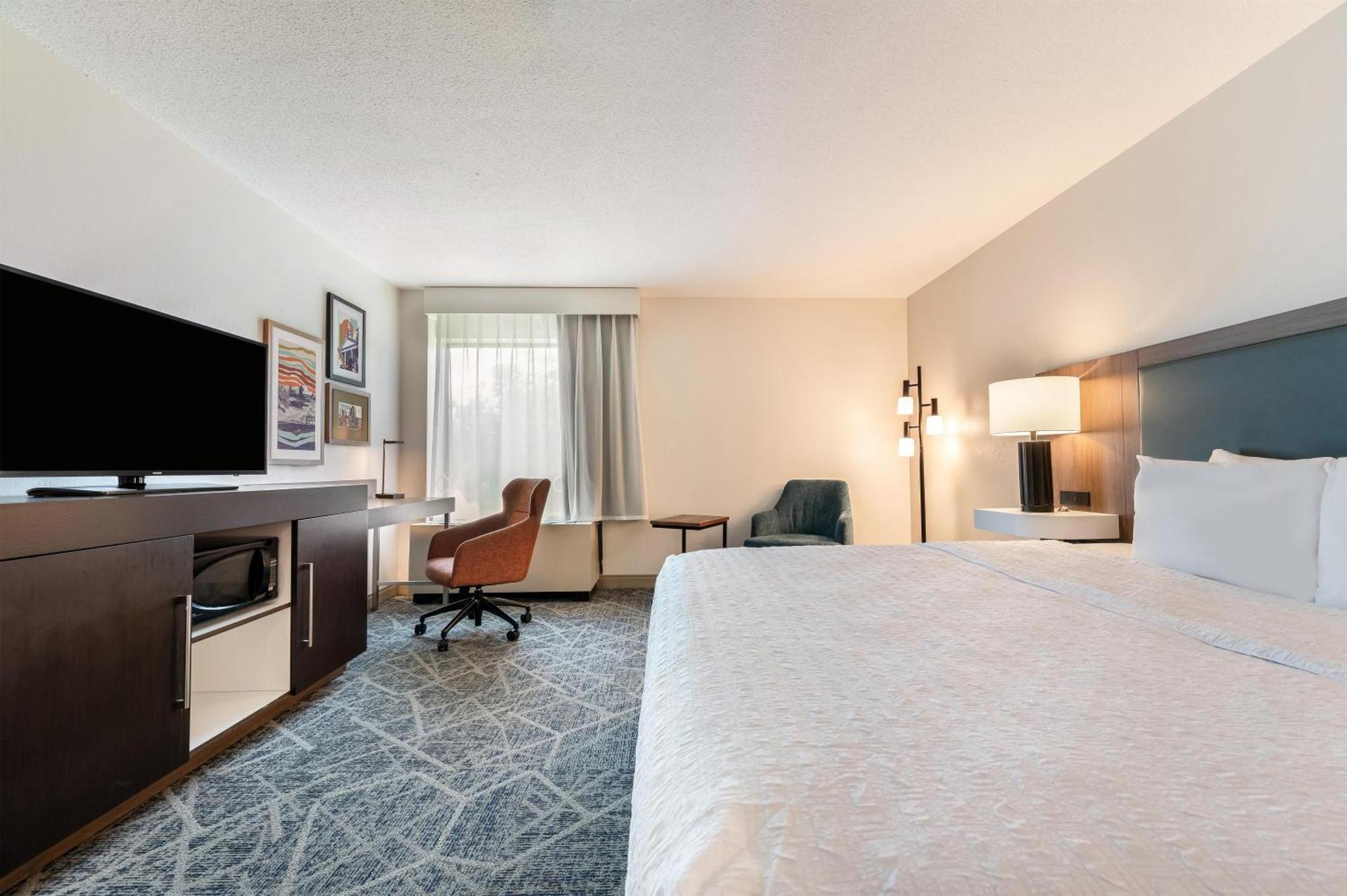 King Room Accessible Tub Mobility Hearing Access or Non-Smoking
