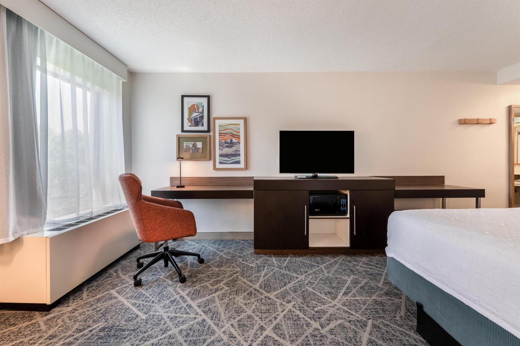 King Room Accessible Tub Mobility Hearing Access or Non-Smoking