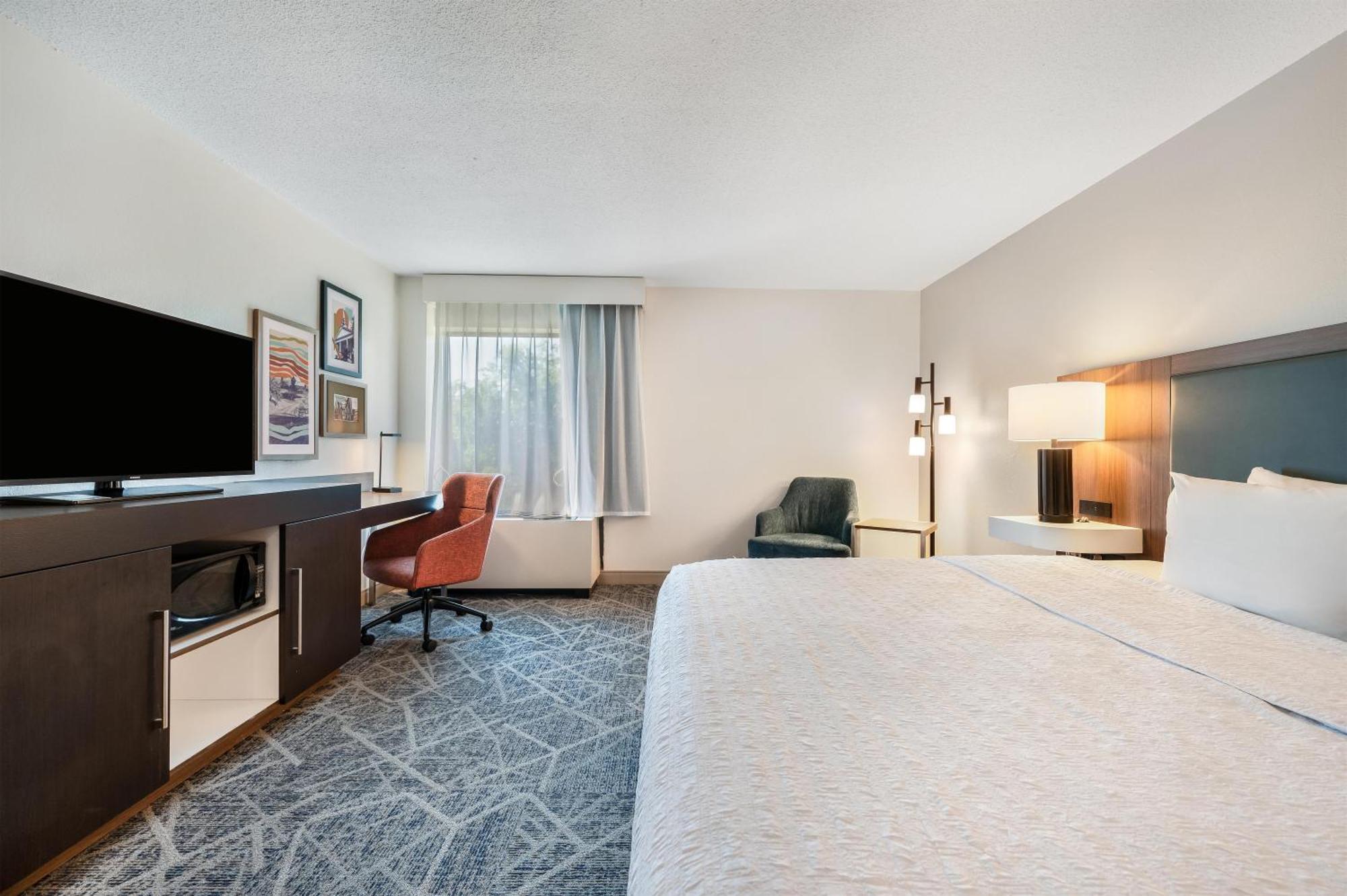 King Room Accessible Tub Mobility Hearing Access or Non-Smoking