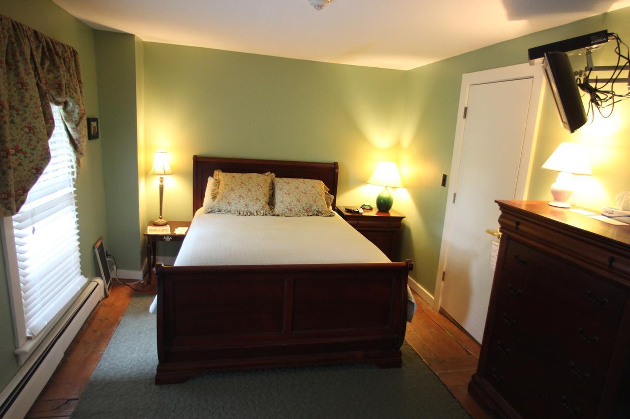 Deluxe Queen Room,1584472967:JPEG