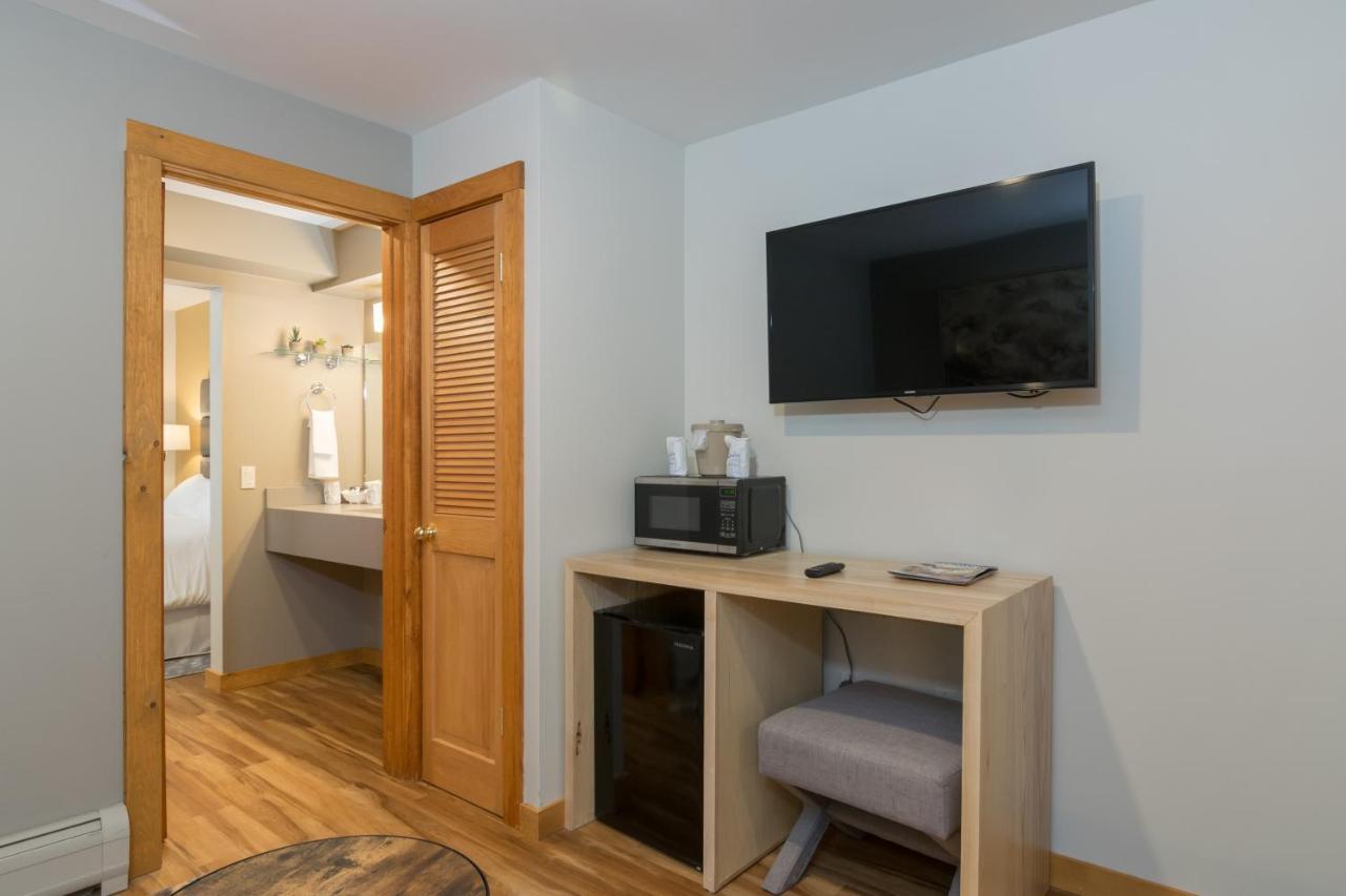 One Queen Suite