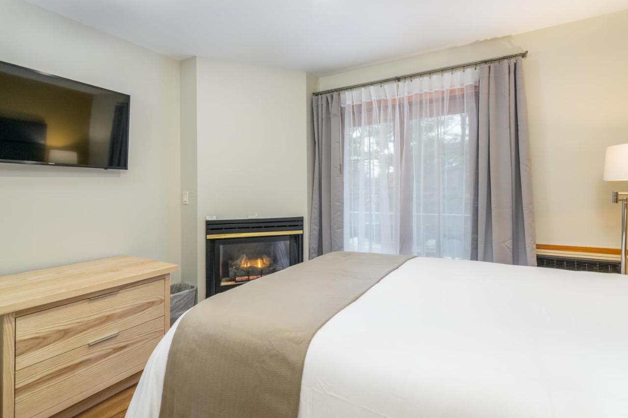 One Queen Suite Fireplace