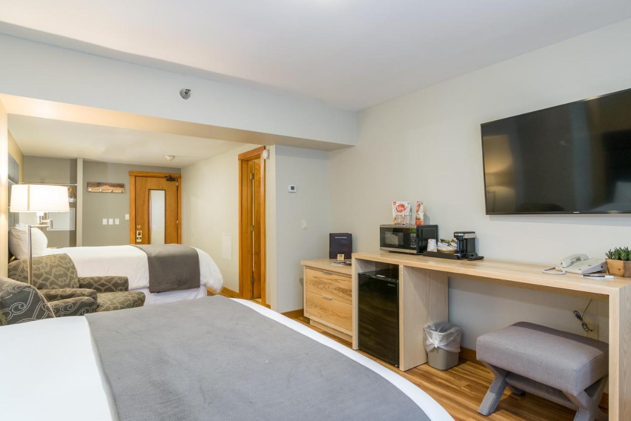 Two Queen Room Main Inn