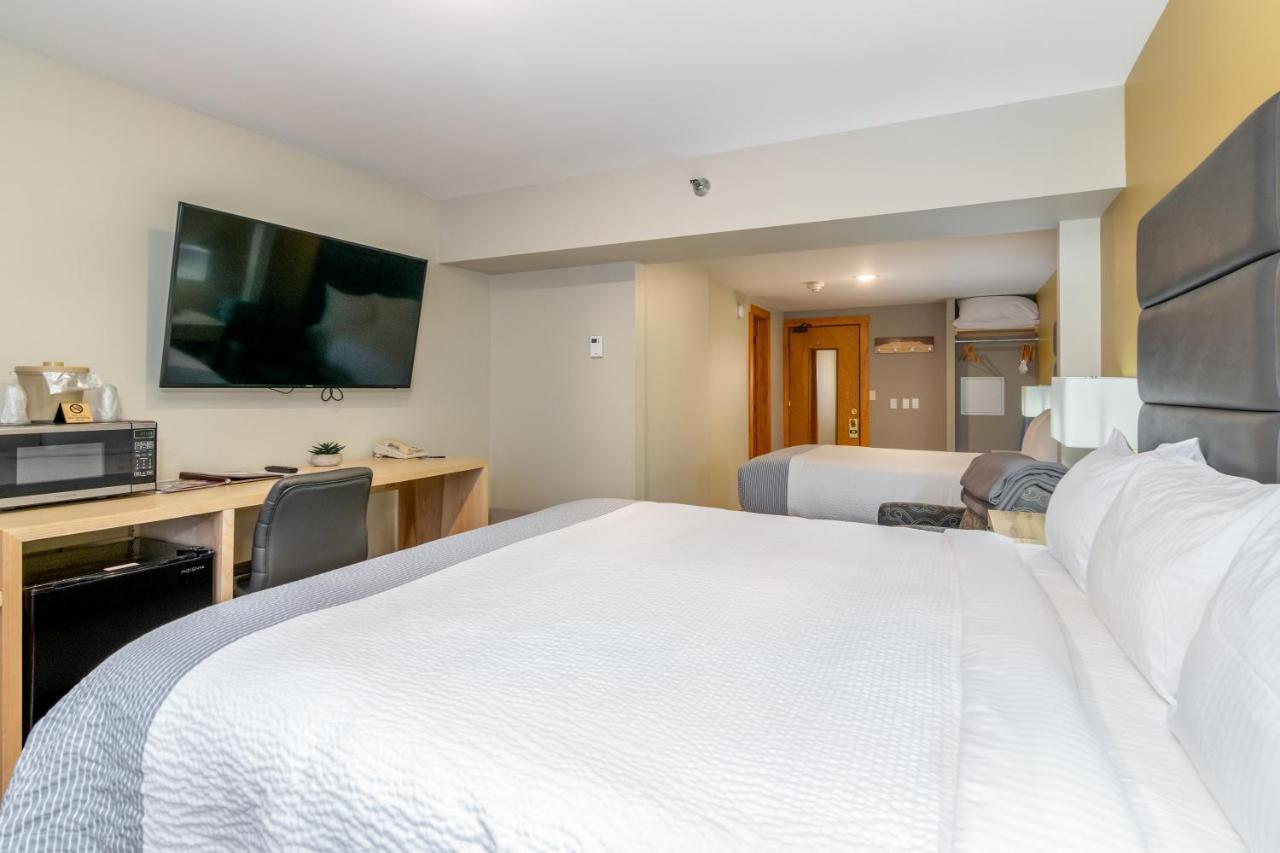 One King One Queen Room
