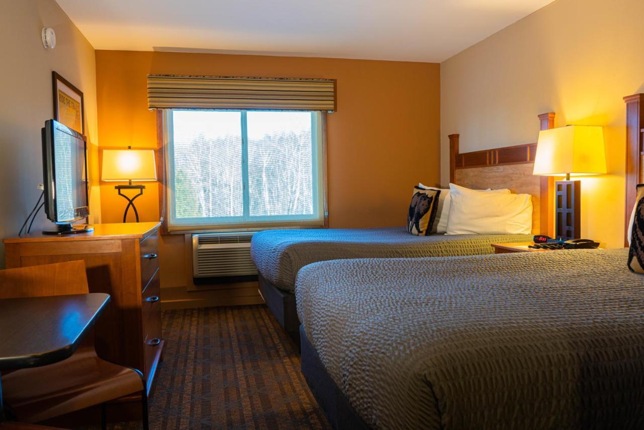 Standard Queen Room Two Queen Beds