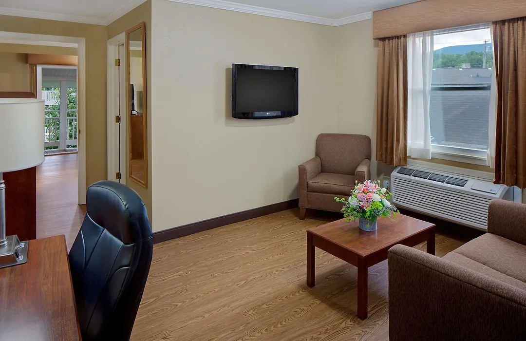 New Englander Inn Bennington-1