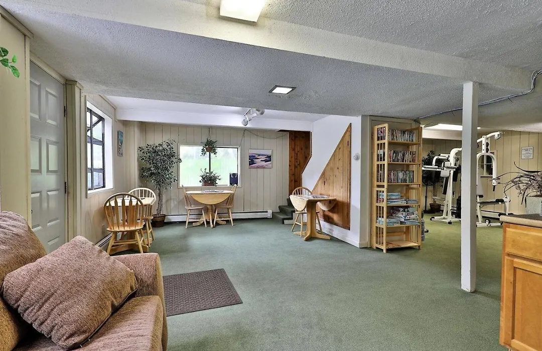 Cedarbrook Two Double Bed Standard Hotel Room 118-1