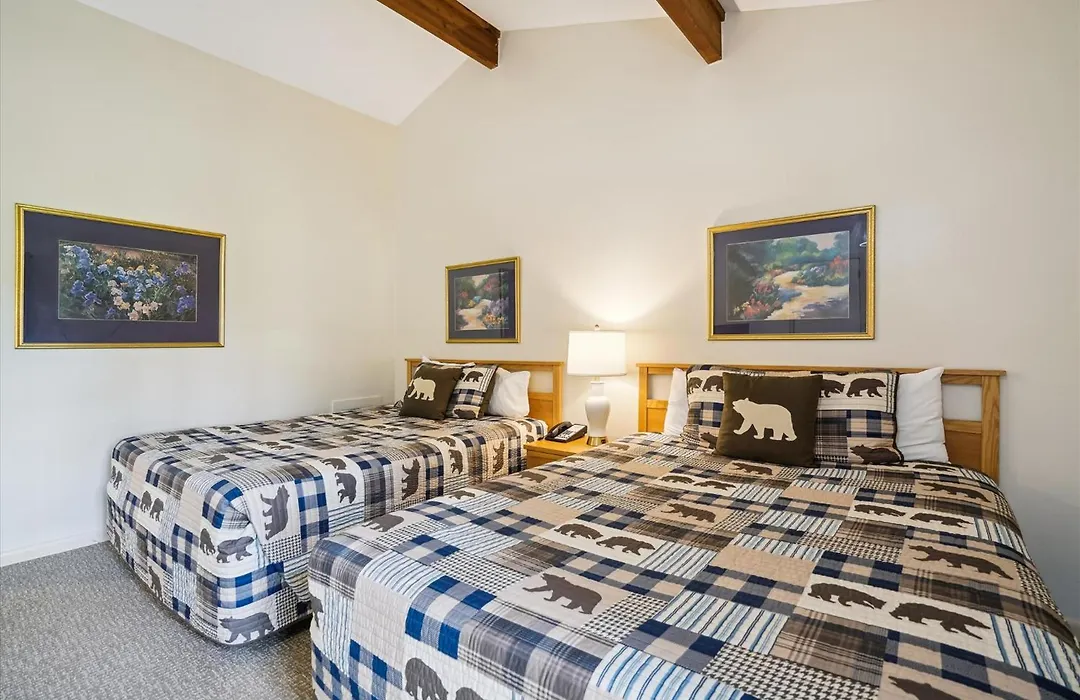 Cedarbrook Two Queen Bed Standard Hotel Room With Outdoor Heated Pool 104-1