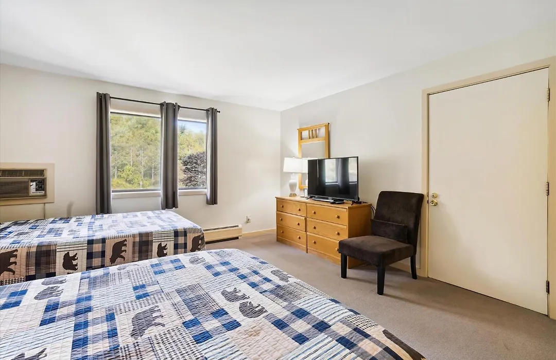 Cedarbrook Hotel Room W/2 Doubles 117-1