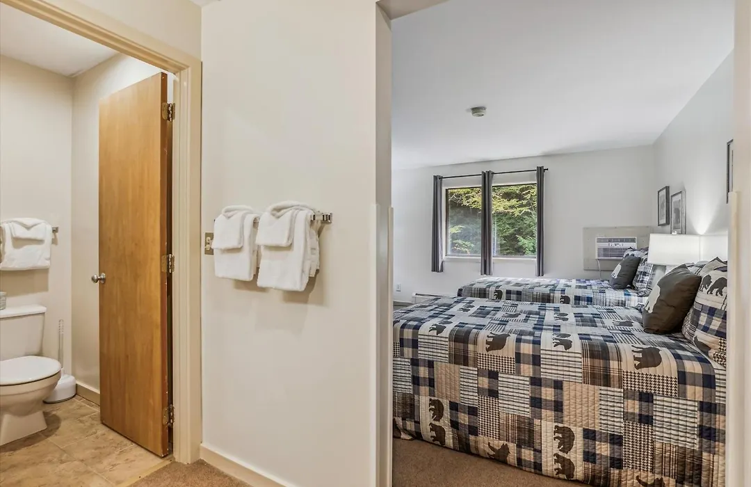 Cedarbrook Two Double Bed Standard Hotel Room 217-1