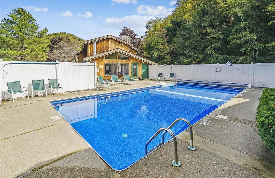 Cedarbrook Deluxe Two Bedroom Suite With Outdoor Heated Pool 20910-1