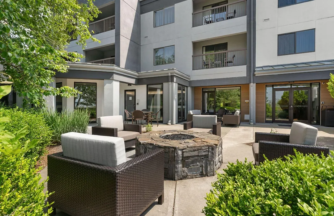 Courtyard Burlington Williston-1