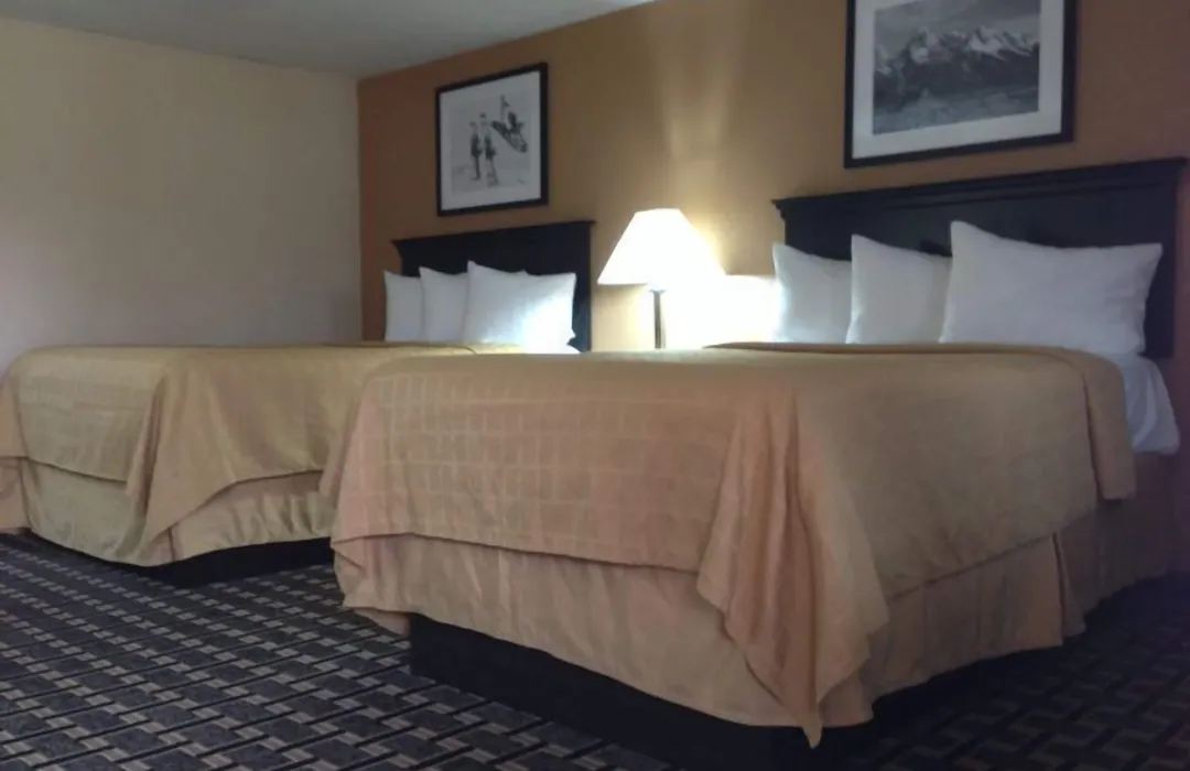 Travelodge By Wyndham South Burlington-1
