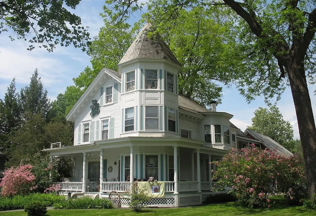 Hugging Bear Inn-1