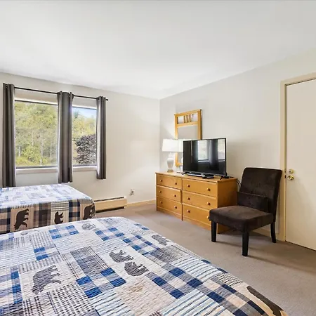 Cedarbrook Two Double Bed Hotel Room With Outdoor Heated Pool 216-2