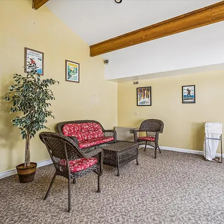 Cedarbrook Two Double Bed Standard Hotel Room 219-2