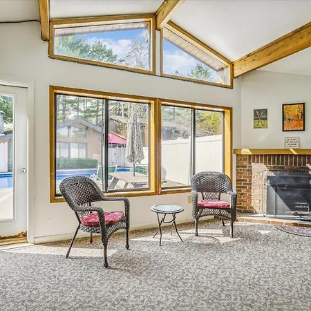 Cedarbrook Deluxe One Bedroom Suite Located On 2Nd Floor With Outdoor Heated Pool 21921-2