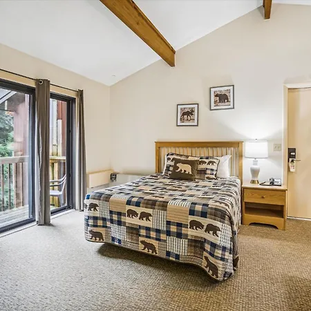 Cedarbrook Queen Studio 210-3