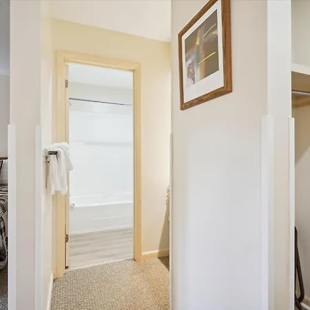 Cedarbrook Hotel Room W/2 Doubles 101-3
