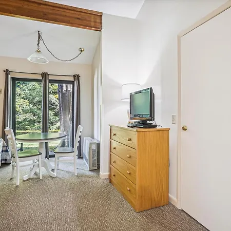 Cedarbrook Standard Hotel Room 105-3