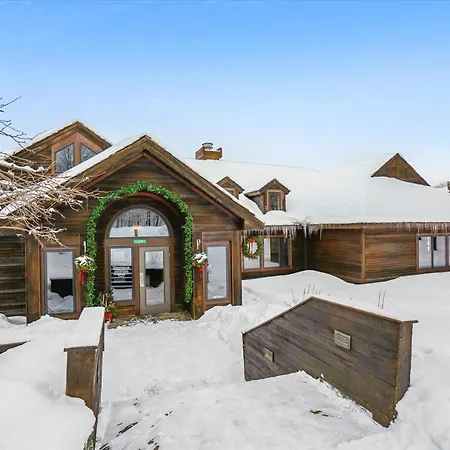 Highridge B16A Inviting Queen Room For Two With Access To Pool And Hot Tub-2
