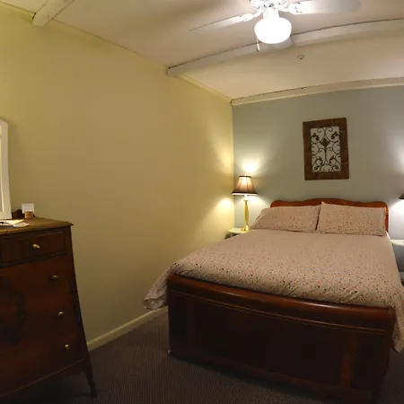 Hyde Away Inn-3