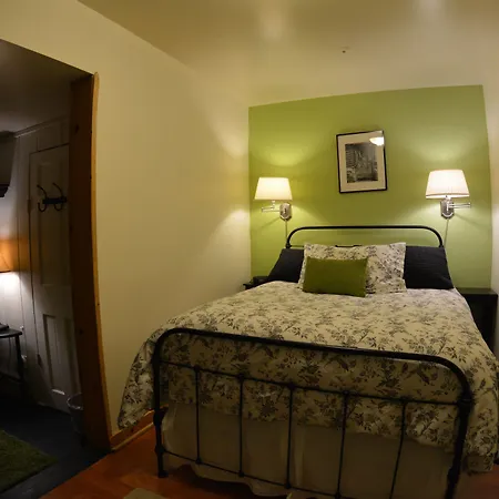 Hyde Away Inn-2