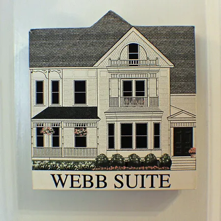 Heart Of The Village Bed & Breakfast In Shelburne Vt-3