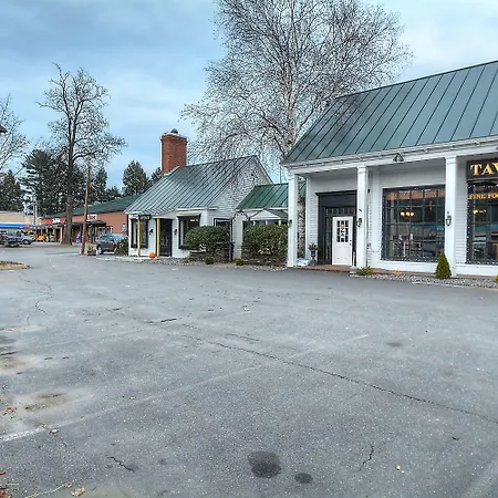 Colonial Motel And Spa-3