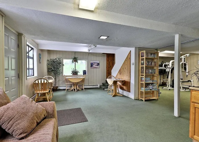 Cedarbrook Two Double Bed Standard Hotel Room 118 Killington