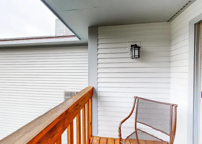 Brookhaven B7 Apartment Ludlow