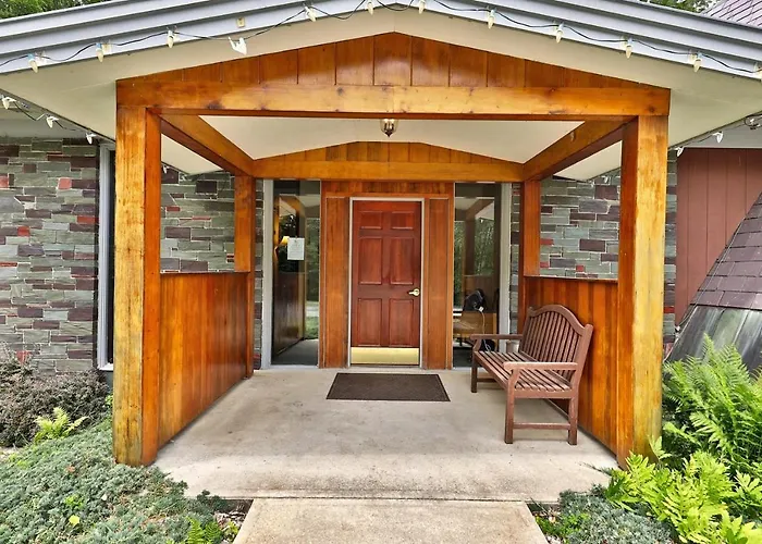 The Birch Ridge- Family Room #6 - Queen Bunkbed Suite In Killington, Vermont Hotel Room